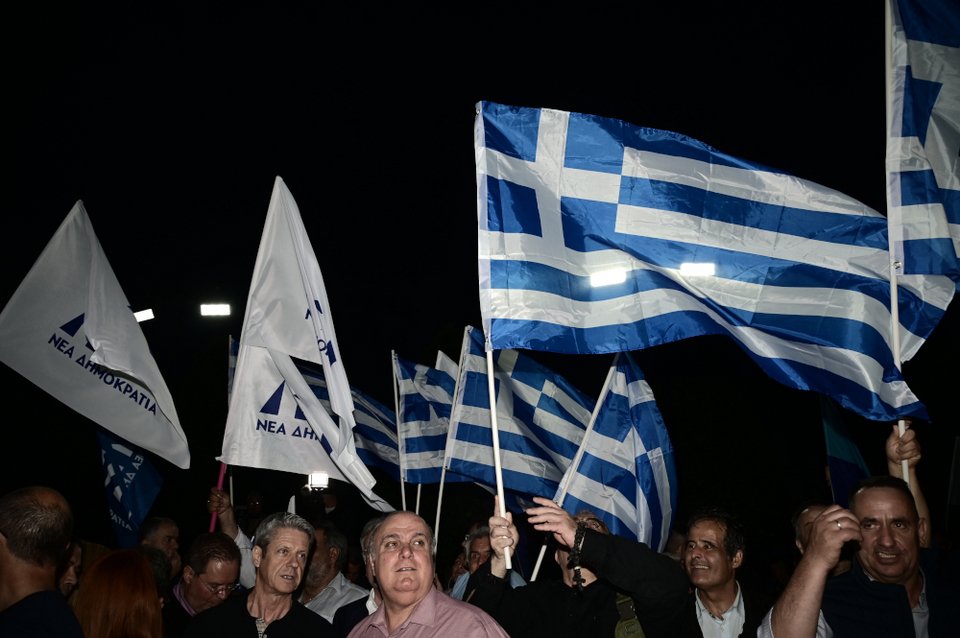 Πανηγυρισμοί στα γραφεία της ΝΔ στην Πειραιώς / EUROKINISSI