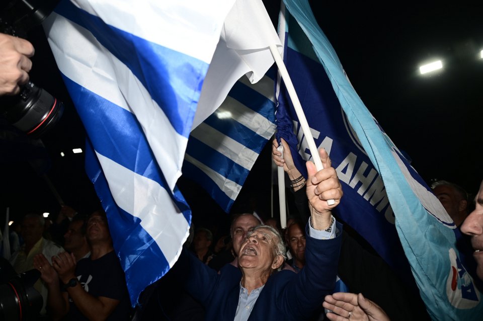 Πανηγυρισμοί στα γραφεία της ΝΔ στην Πειραιώς / EUROKINISSI