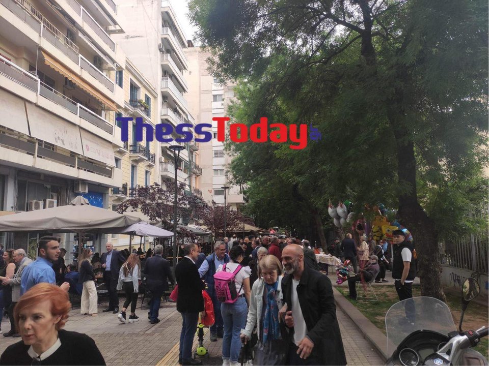 Πολιτικά πηγαδάκια στον πεζόδρομο της Ικτίνου
