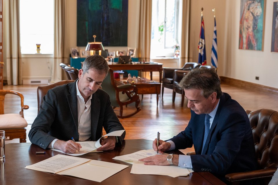 υπογραφη συμβασης