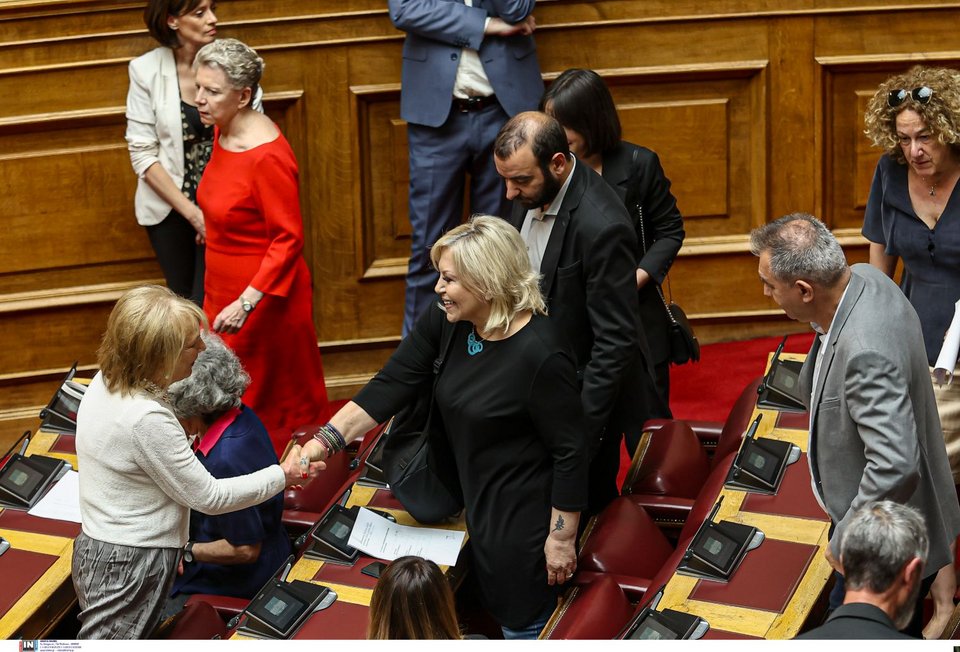 Συνεχάρη με θέρμη την Σεμίνα Διγενή, επίσης πρωτάκι στα βουλευτικά έδρανα