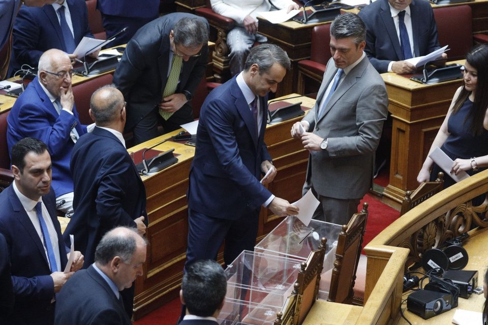 Η στιγμή που ο Κυριάκος Μητσοτάκης ψήφισε για το προεδρείο