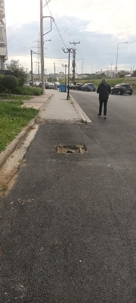Ασφαλτόστρωσαν τον δρόμο αλλά ξέχασαν μία ρόδα Ι.Χ.