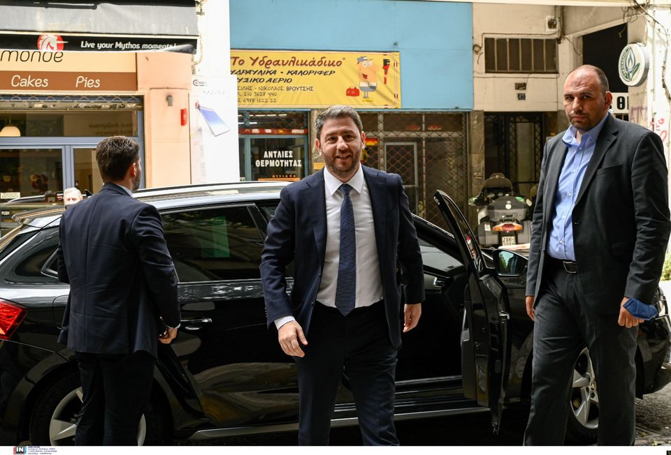 Η άφιξη του προέδρου του ΠΑΣΟΚ στη Χαριλάου Τρικούπη