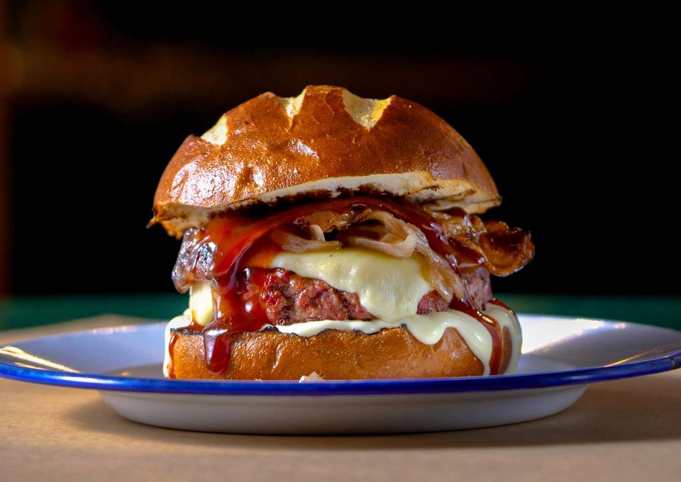 Burger από το Monster Burgers & Beers στο Athens Street Food Festival / Φωτογραφία: athensstreetfoodfestival.gr