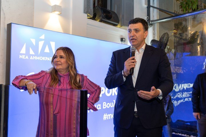 Ο Βασίλης Κικίλιας πρόλόγισε την Άννα Ροκοφύλλου