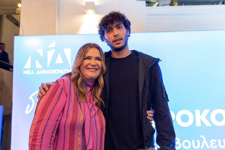Η Άννα Ροκοφύλλου με τον γιο της, Πάνο