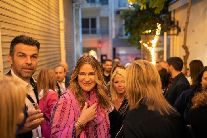 «Πλημμύρισε» από κόσμο η Μαντζάρου στην κεντρική προεκλογική συγκέντρωση της Άννας Ροκοφύλλου