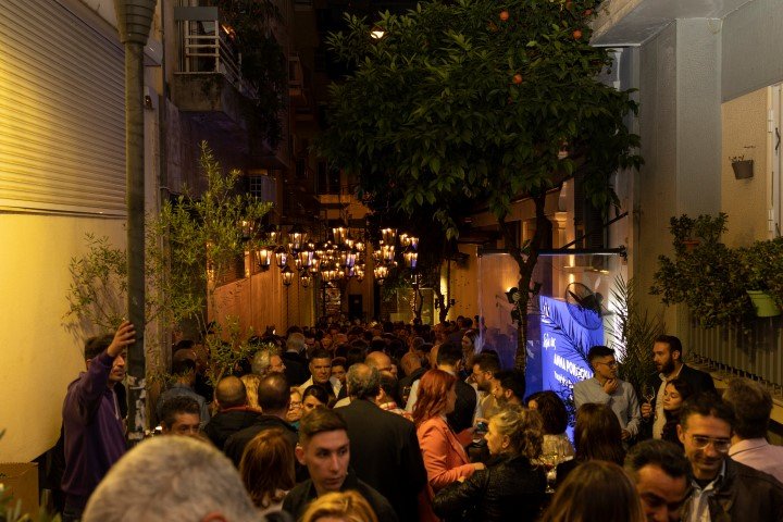 «Πλημμύρισε» από κόσμο η Μαντζάρου στην κεντρική προεκλογική συγκέντρωση της Άννας Ροκοφύλλου