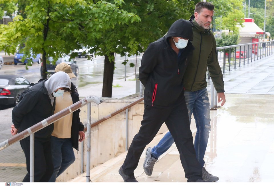 Οι δύο συλληφθέντες για τον ξυλοδαρμό του 52χρονου