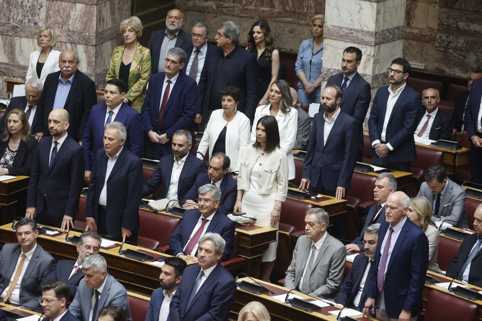 Στο βάθος η Εφη Αχτσιόγλου, η Ραλία Χρηστίδου, ο Αλέξης Χαρίτσης ακι ο Νάσος Ηλιόπουλος