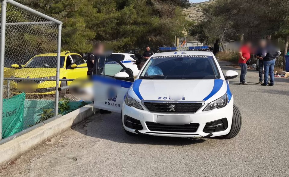 Ο άτυχος άνδρας κείτεται νεκρός έξω από το όχημά του/ Φωτογραφία: haidarisimera.gr