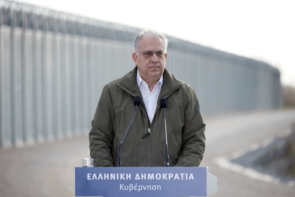 Στον φράχτη στον Εβρο ο Τάκης Θεοδωρικάκος