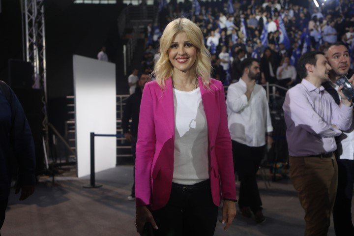 Η Έλενα Ράπτη στην ομιλία Μητσοτάκη