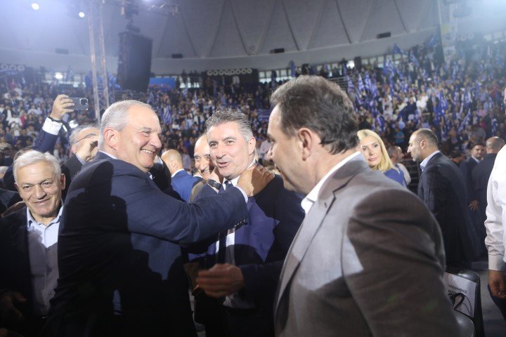 Ο Κώστας Καραμανλής στην ομιλία Μητσοτάκη με τον Θοδωρή Ζαγοράκη