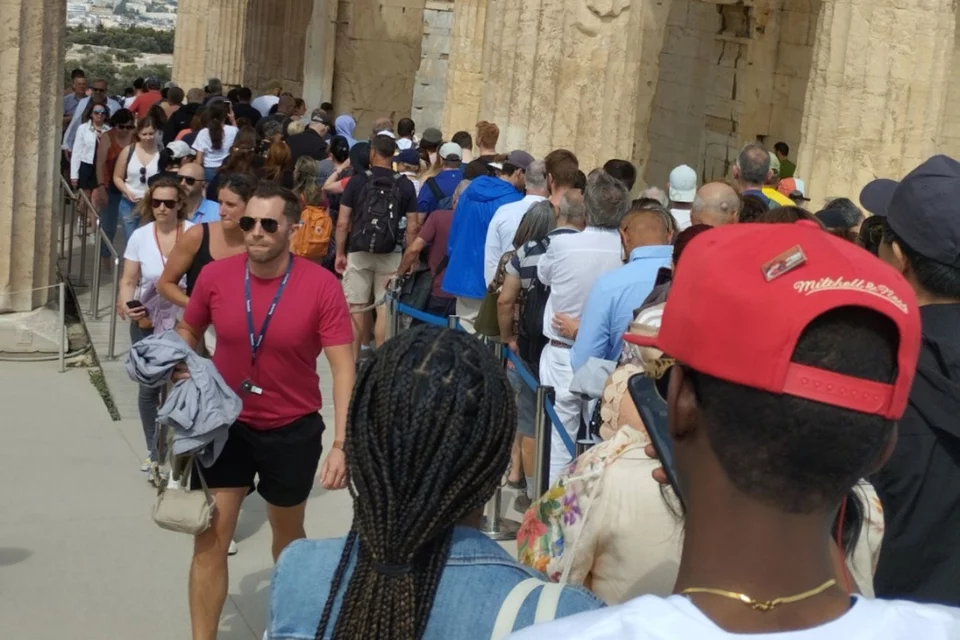 Mulțime de turiști de la Acropole: Cozile ajung până la Dionysios Areopagitou