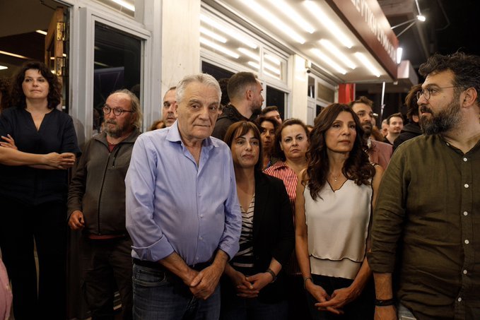 Περιμένοντας τον Αλέξη Τσίπρα στην Κουμουνδούρου