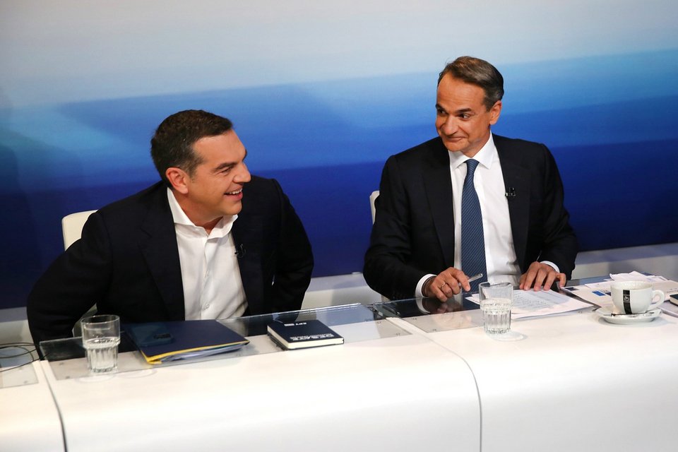 Τα χαμόγελα και η αμηχανία των αρχηγών πριν από το debate