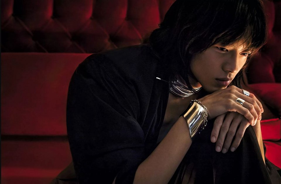 Η εικόνα από την καμπάνια για τη συλλογή του 2023 Minas Unchained. Oπως πάντα, οι φωτογραφίες είναι του Costas Coutayar 