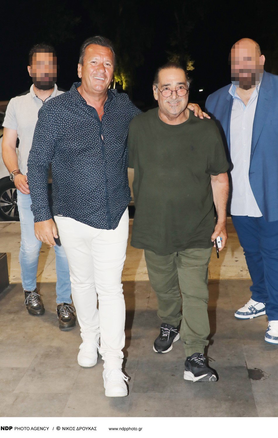 Ο Βασίλης Καρράς εμφανίστηκε ανανεωμένος και ευδιάθετος