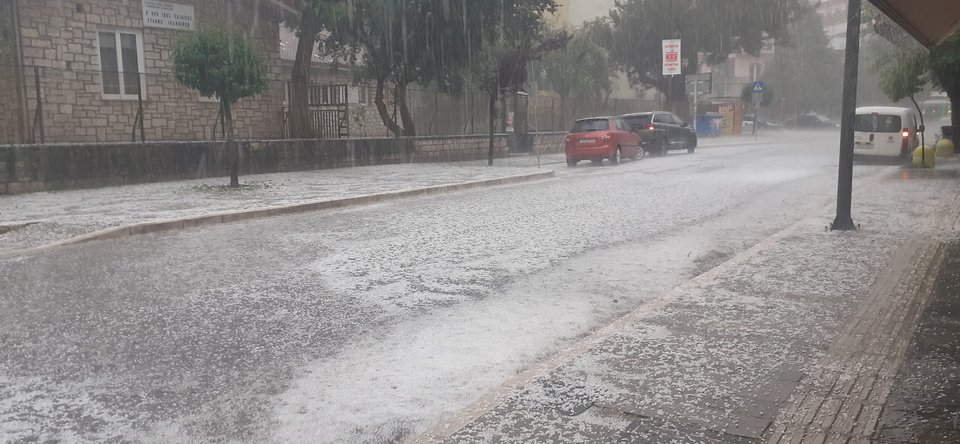 Έντονη χαλαζόπτωση στα Ιωάννινα / Φωτογραφία: ΑΠΕ-ΜΠΕ