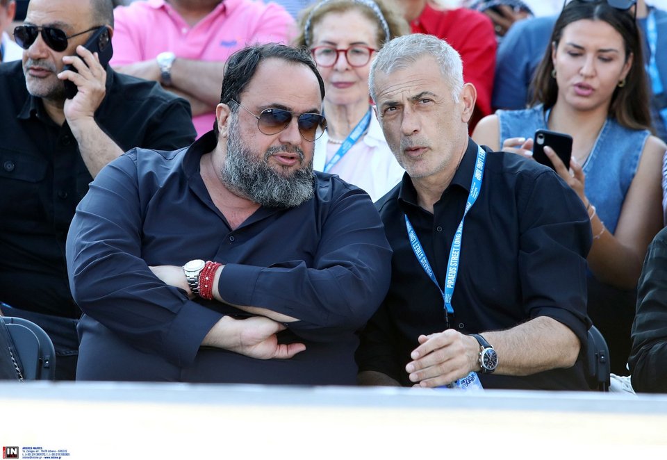 Ο πρόεδρος του Ολυμπαικού Βαγγέλης Μαρινάκης και ο δήμαρχος Πειραιά Γιάννης Μώραλης