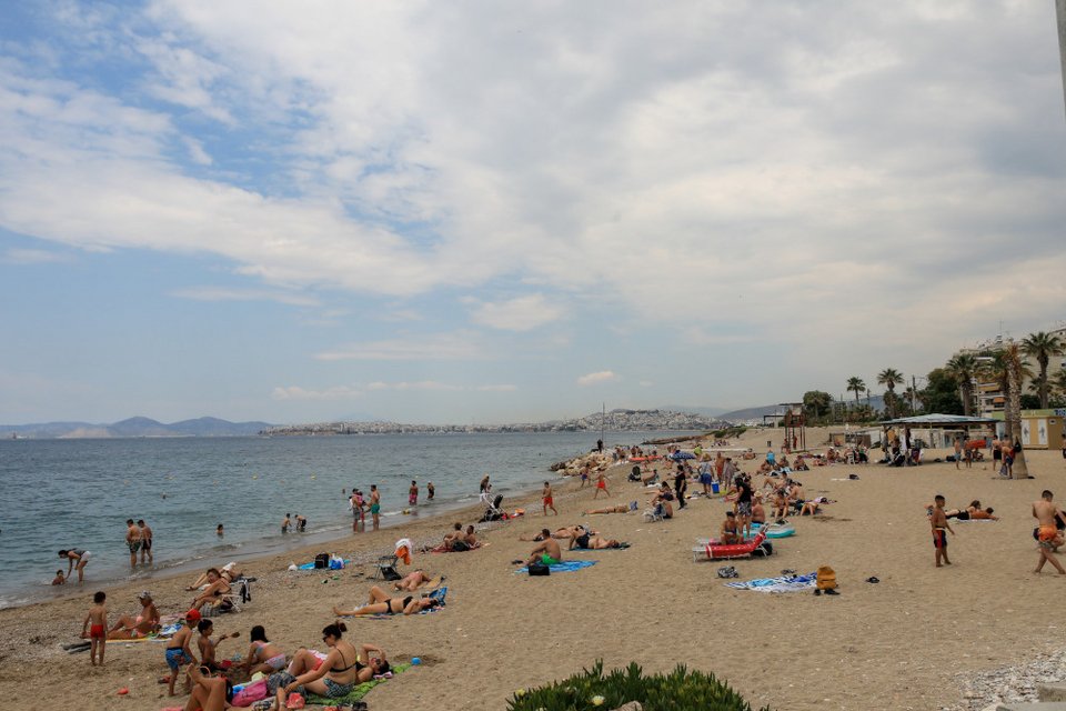 Κοσμοσυρροή σε Άλιμο και Φλοίσβο / Φωτογραφία EUROKINISSI