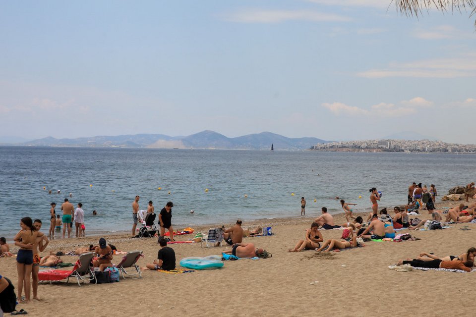Κοσμοσυρροή σε Άλιμο και Φλοίσβο / Φωτογραφία EUROKINISSI