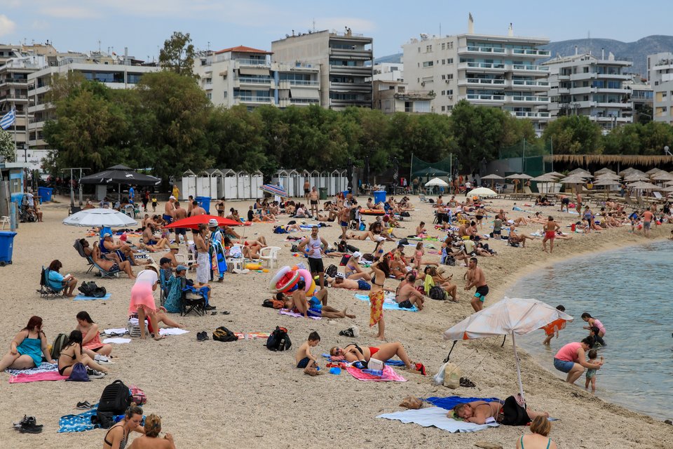Κοσμοσυρροή σε Άλιμο και Φλοίσβο / Φωτογραφία EUROKINISSI