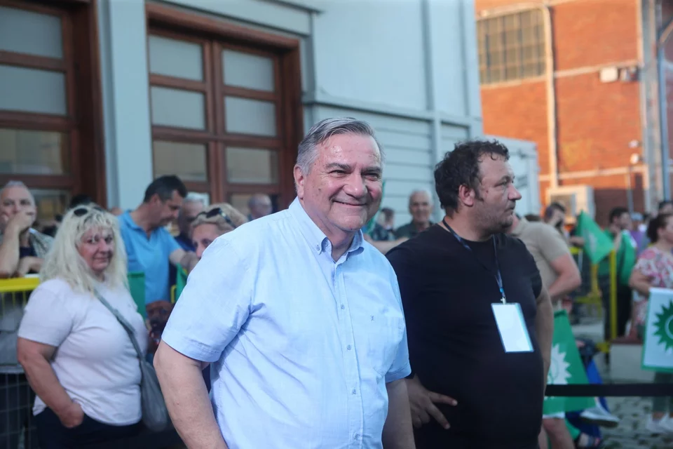 Ευδιάθετος ο υποψήφιος βουλευτής του ΠΑΣΟΚ και πρώην υπουργός Χάρης Καστανίδης, λίγο πριν την προεκλογική ομιλία του Νίκου Ανδρουλάκη στην Θεσσαλονίκη