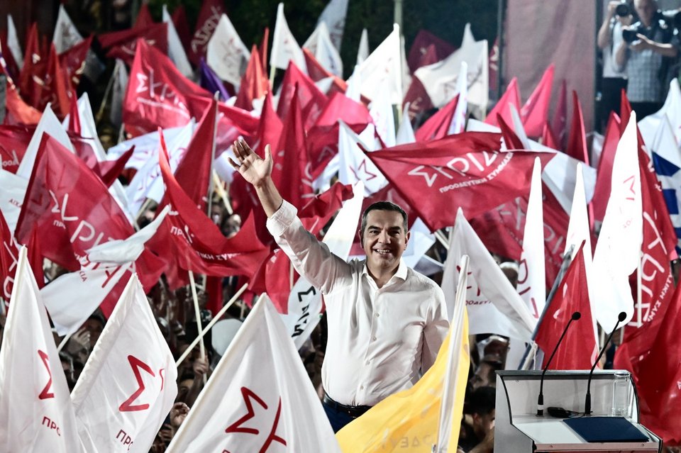 Ο Αλέξης Τσίπρας κατά την κεντρική προεκλογική ομιλία στην πλατεία Συντάγματος