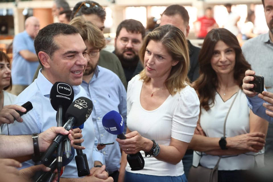 Συνάντηση του Αλέξη Τσίπρα με δημοσιογράφους στην ανακαινισμένη Αγορά Μοδιάνο