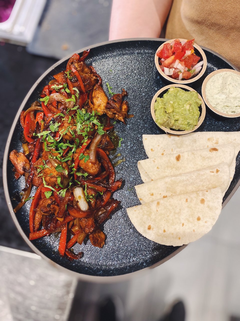Tα δημοφιλή fajitas του Mexha / Φωτογραφία: Μάνος Λειβαδάρος/iefimerida