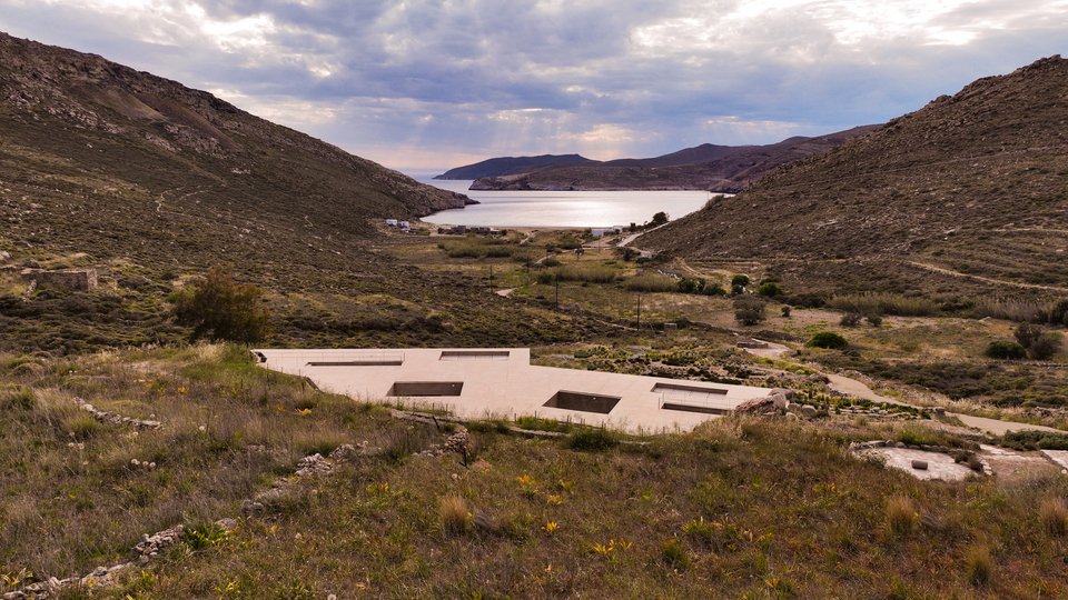 Το συγκρότημα Homa Villas όπως φαίνεται από πάνω, απ΄την πλαγιά / Φωτογραφία: Panagiotis Voumvakis