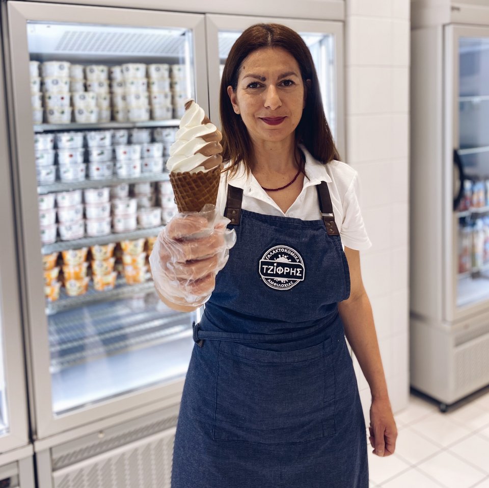 Το παγωτό μηχανής Τζίφρης είναι φτιαγμένο από αγνό χωριάτικο, αγελαδινό γάλα  / Φωτογραφία: Μάνος Λειβαδάρος/iefimerida 