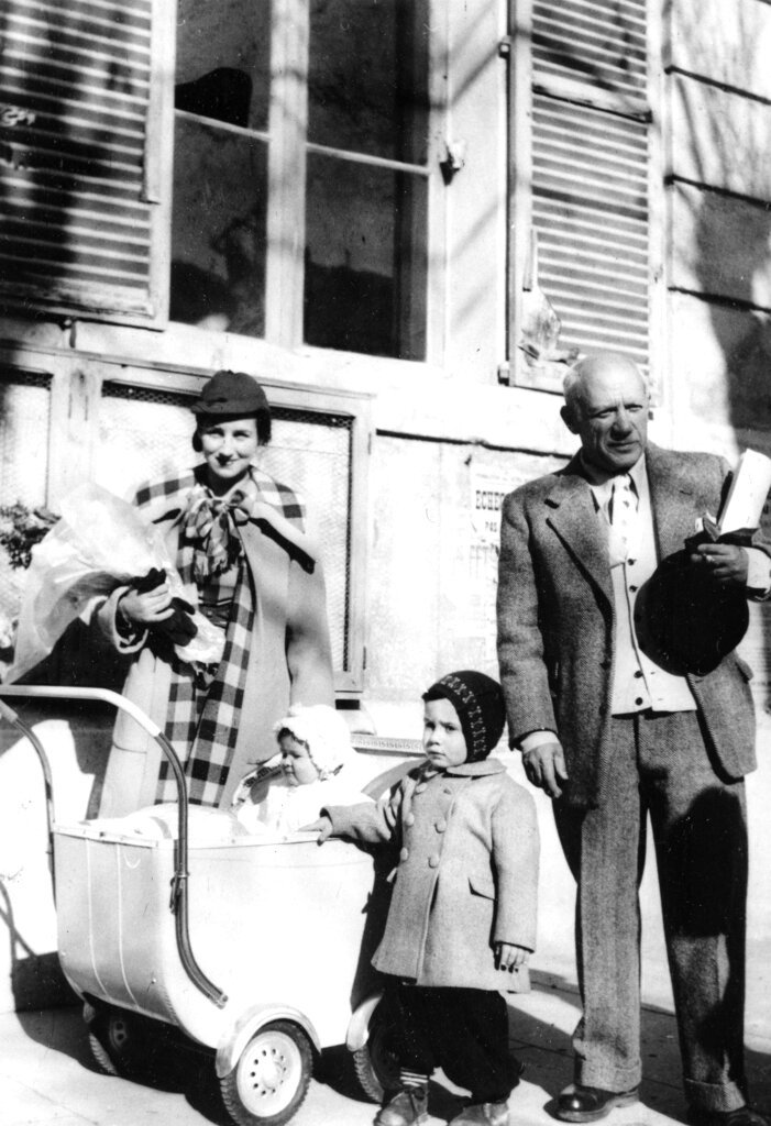 Φρανσουά Ζιλό και Πάμπλο Πικάσο με το παιδί τους