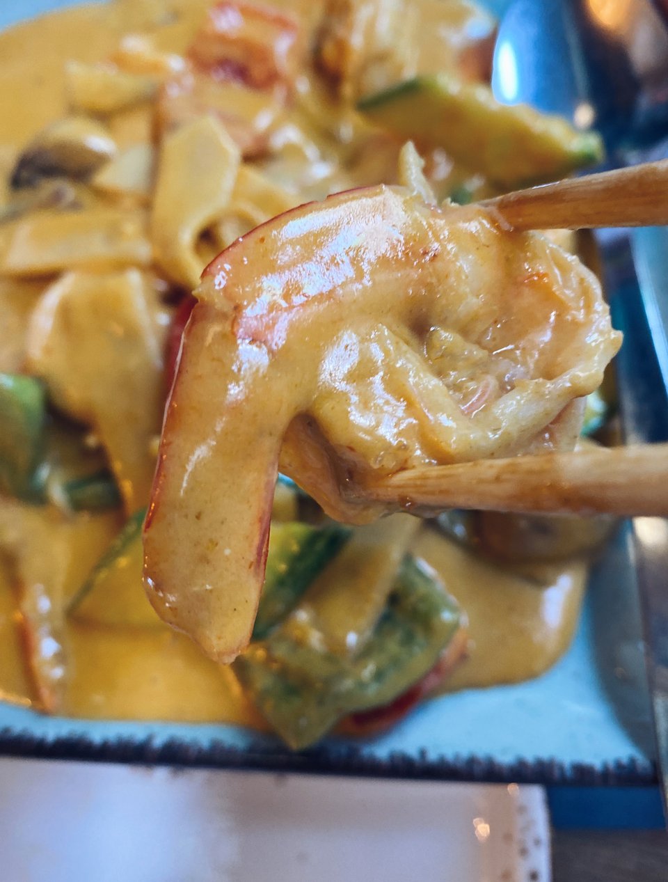 Γαρίδες με κάρι και γάλα καρύδας / Φωτογραφία: Μάνος Λειβαδάρος/iefimerida