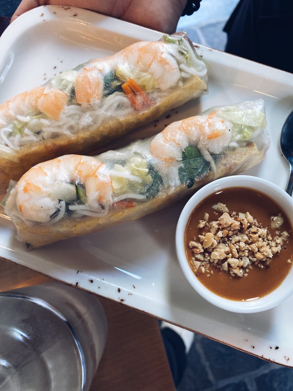 Tα «spring rolls» στο Βιετνάμ είναι φρέσκα με διάφανο ρυζομακάρονο / Φωτογραφία: Μάνος Λειβαδάρος/iefimerida