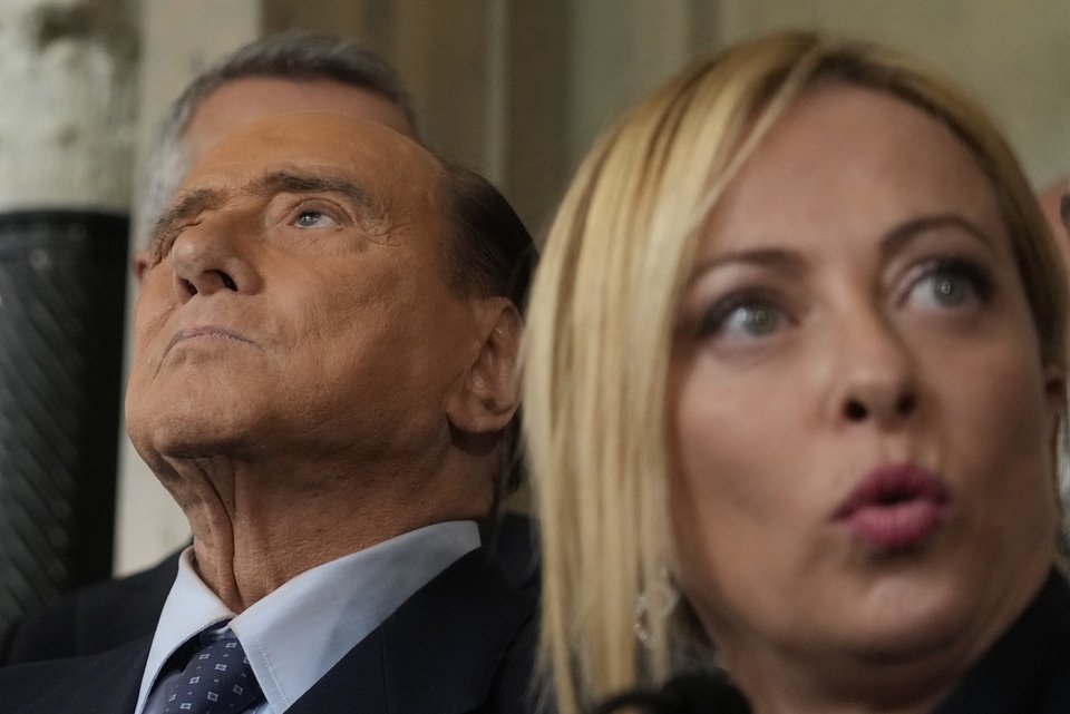 Ο Σίλβιο Μπερλουσκόνι με την πρωθυπουργό της Ιταλίας, Τζόρτζια Μελόνι