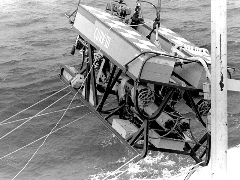 To ειδικό σκάφος CURV III του αμερικανικού Πολεμικού Ναυτικού, που χρησιμοποιήθηκε στη διάσωση των δύο επιβατών του καναδέζικου εμπορικού υποβρυχίου πόντισης καλωδίων Pisces III το 1973