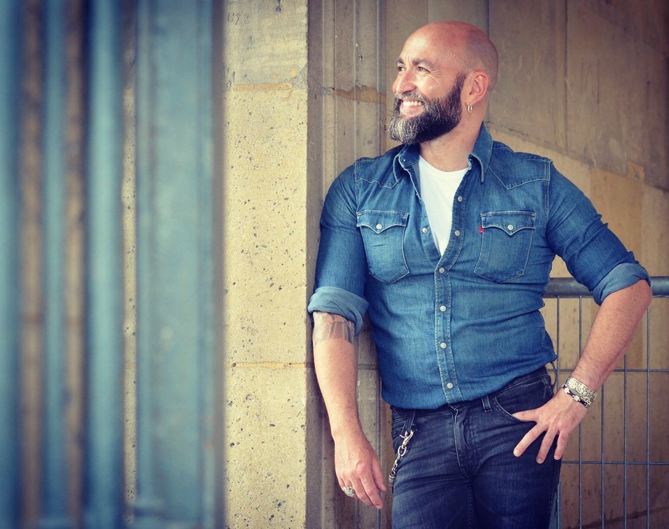 Ο Νταβίντ Λελαί-Ελό εκτός από το θεατρικό έργο για τη Νάνα Μούσχουρη έχει γράψει και τη βιογραφία της Μαρίας Κάλλας, με τίτλο «Μαρία Κάλλας-Έζησα με τέχνη έζησα με έρωτα», που κυκλοφορεί στα ελληνικά από τις εκδόσεις Πατάκη.