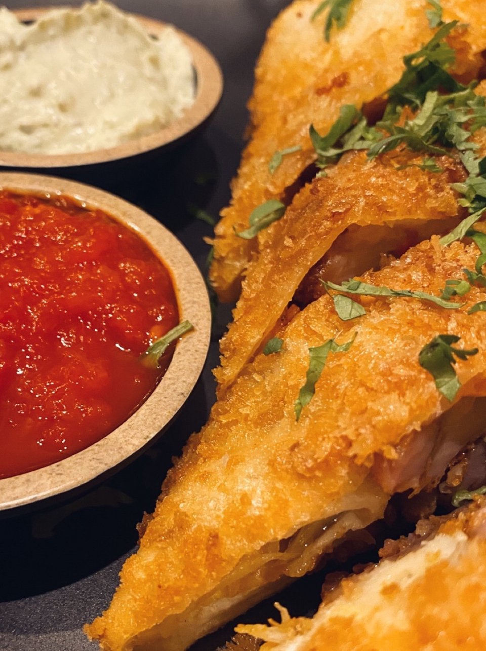 Το Beef Chimichanga, ένα από τα πιο δημοφιλή πιάτα του Mexha / Φωτογραφία: Μάνος Λειβαδάρος/iefimerida 