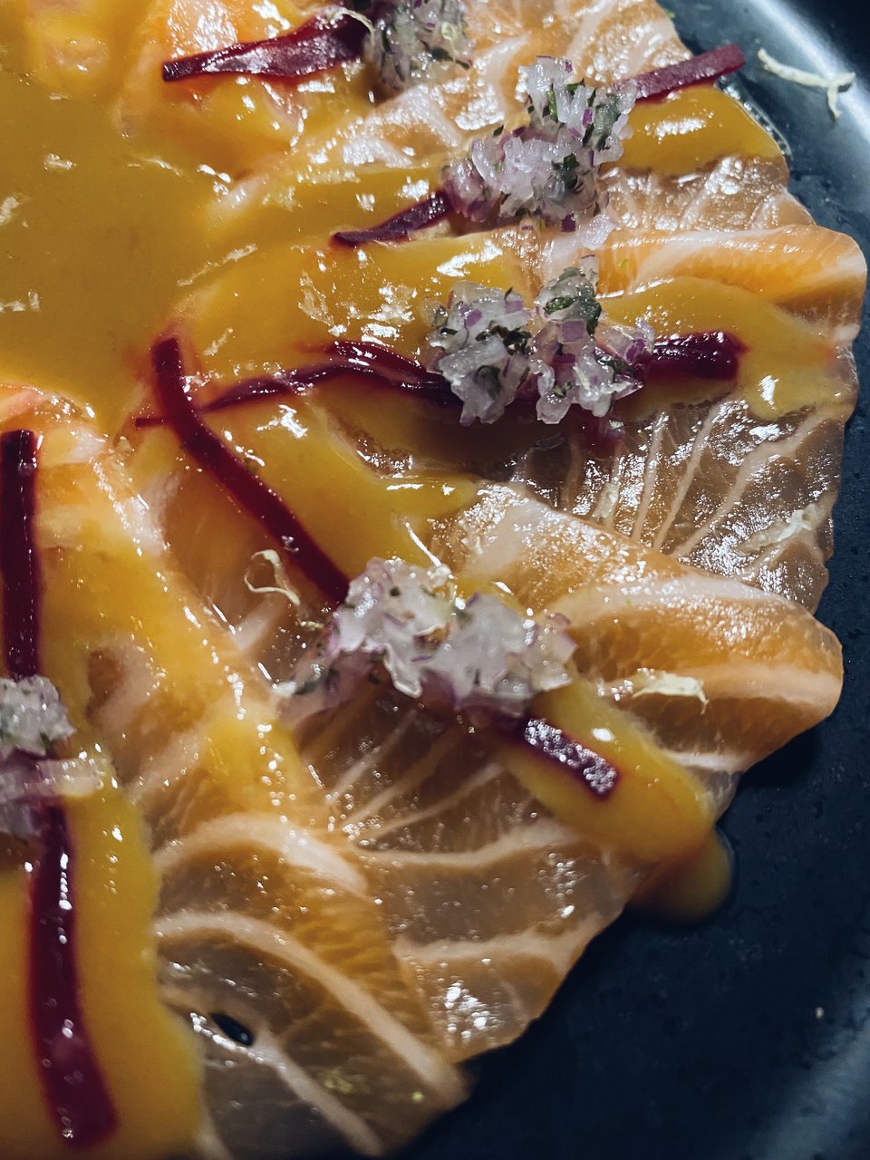 Το πιάτο Salmon sumisο της Yuka Aoyama.