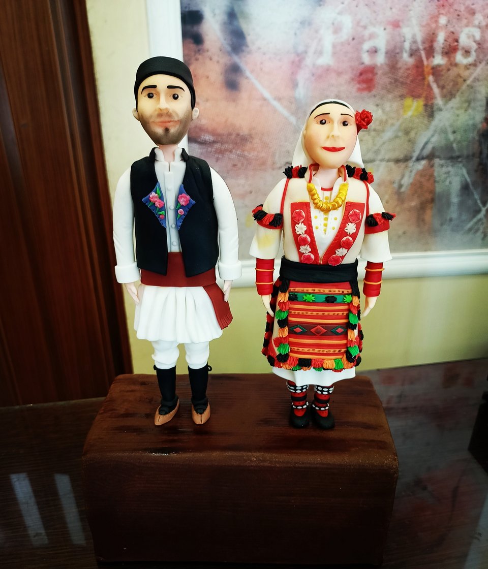 Ζαχαρωτές κούκλες με παραδοσιακές φορεσιές