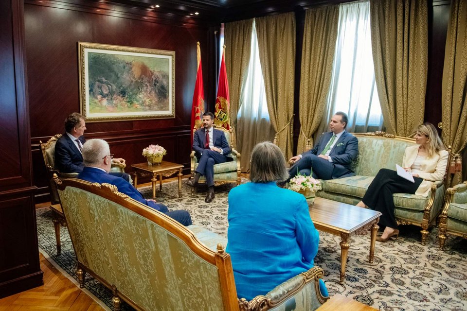 O ευρωβουλευτής του ΠΑΣΟΚ και επικεφαλής της Αντιπροσωπείας παρατηρητών του Ευρωκοινοβουλίου για τις βουλευτικές εκλογές στο Μαυροβούνιο, Νίκος Παπανδρέου, σε συνάντηση με τον πρόεδρο Γιακόβ Μιλάτοβιτς