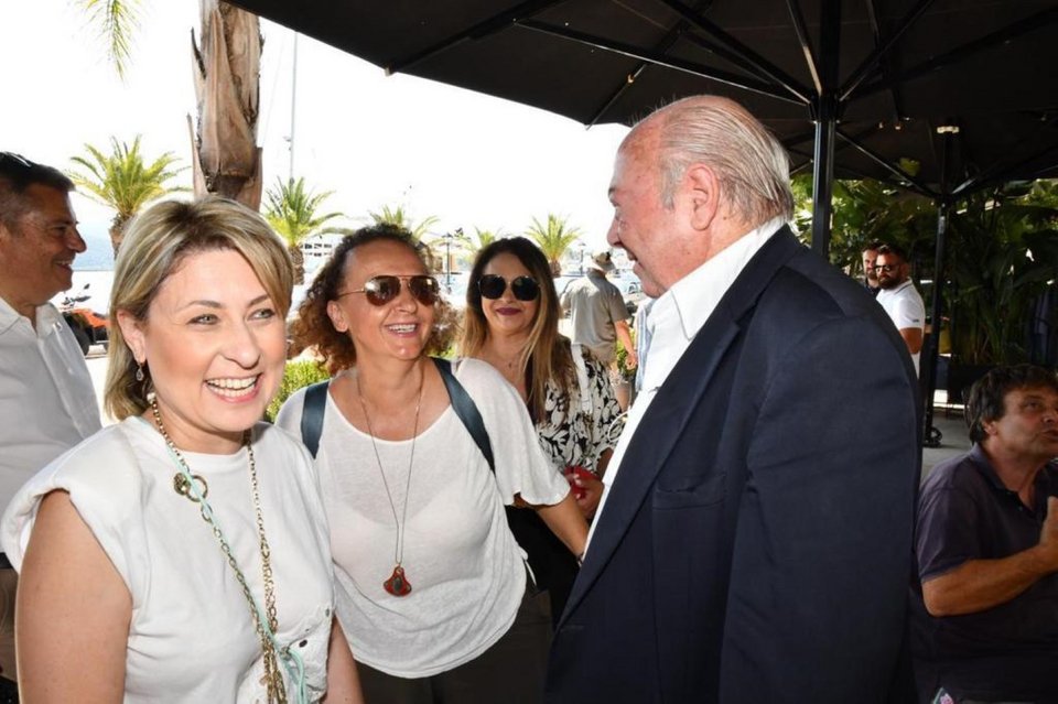 Κλιμάκιο της ΝΔ υπό τον υποψήφιο βουλευτή Ρεθύμνου Ιωάννη Κεφαλογιάννη και την υποψήφια βουλευτή Αχαΐας Χριστίνα Αλεξοπούλου στην Κεφαλονιά