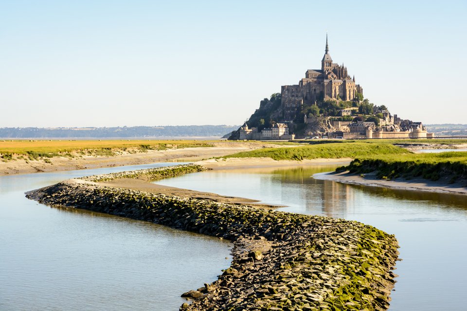 Το νησί Mont Saint-Michel, που βρίσκεται στη Γαλλία στο όριο μεταξύ Νορμανδίας και Βρετάνης