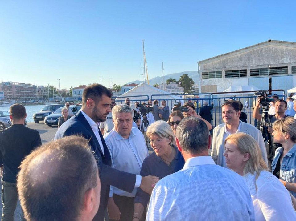 Κλιμάκιο της ΝΔ στην Καλαμάτα για το ναυάγιο της Πύλου