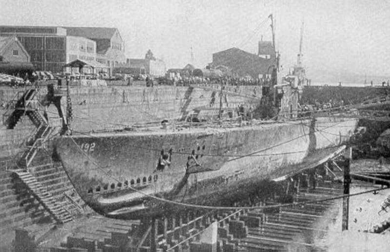 Το υποβρύχιο USS Squalus (USS 192) σε ναυπηγοεπισκευαστική ζώνη μετά το ναυάγιο