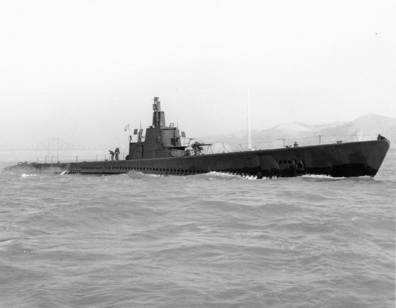 Mετά την ανέλκυσή του από το βυθό ανοικτά του Νιου Χάμσαϊρ το υποβρύχιο USS Squalus μετονομάστηκε σε USS Sailfish και μετείχε σε αποστολές στον Ειρηνικό Ωκεανό στη διάρκεια του Β΄Παγκοσμίου Πολέμου